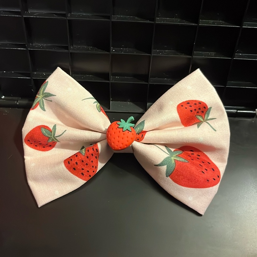 Strawberry bow